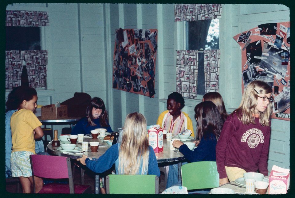 Juniors -2 1971 -2 Gray Dining hall